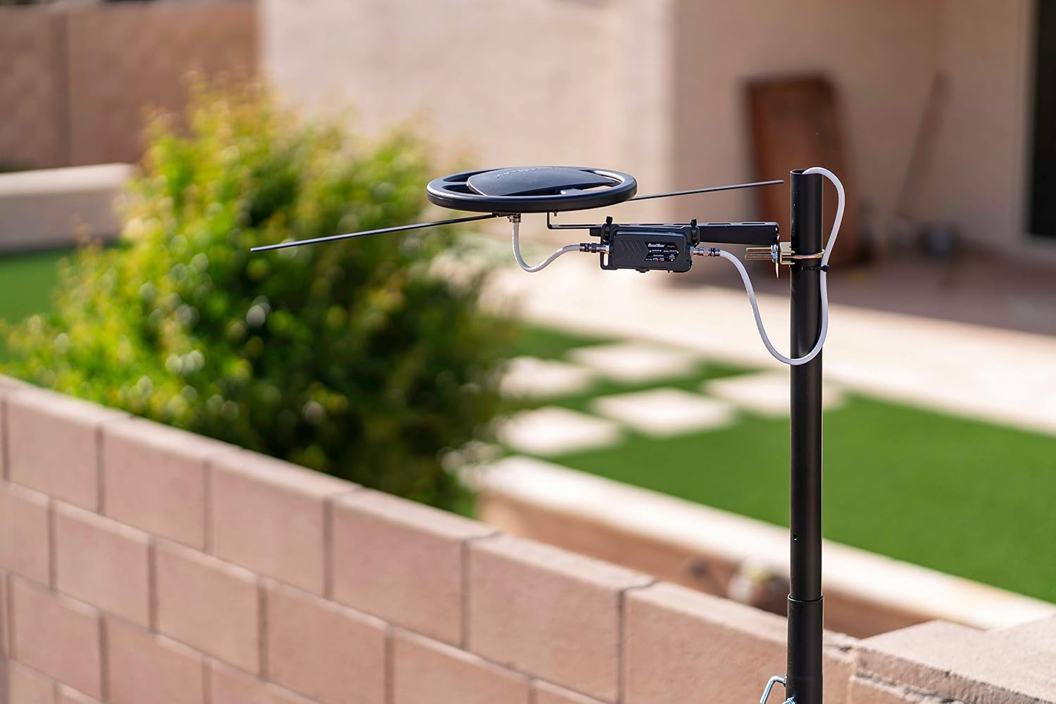 Channel Master Omni+ Omnidirectional Outdoor TV Antenna with Mounting Bracket, 50 Mile Range H950