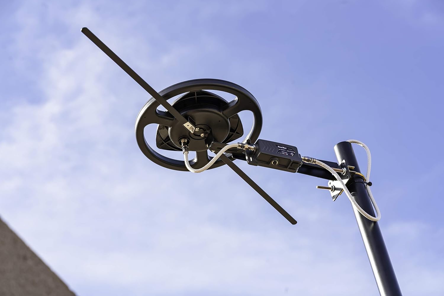 Channel Master Omni+ Omnidirectional Outdoor TV Antenna with Mounting Bracket, 50 Mile Range H950